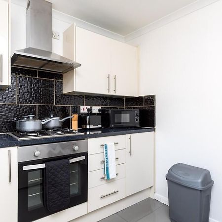 Вилла 19A The Broadwalk - Cozy 1Br In The Heart Of Crawley Near Gatwick Airport Great For Contractors And Flight Crew Students Экстерьер фото