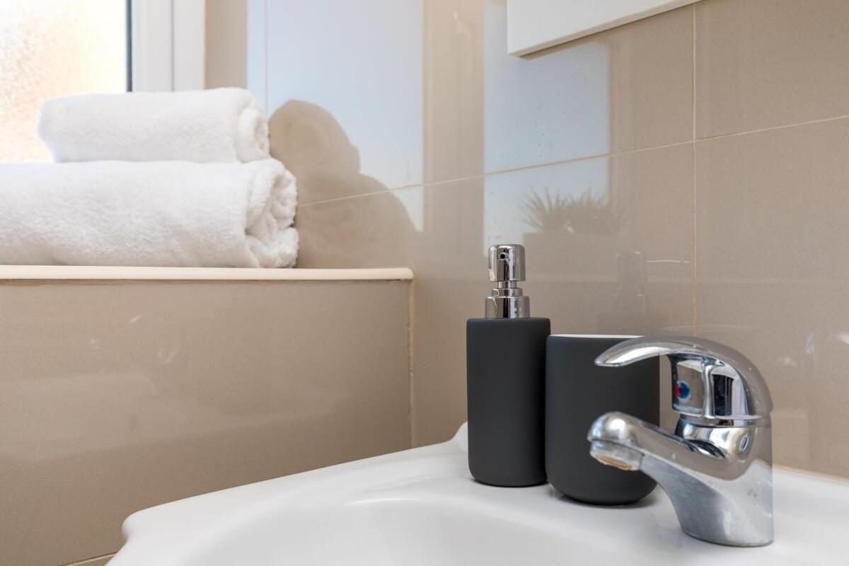 Вилла 19A The Broadwalk - Cozy 1Br In The Heart Of Crawley Near Gatwick Airport Great For Contractors And Flight Crew Students Экстерьер фото
