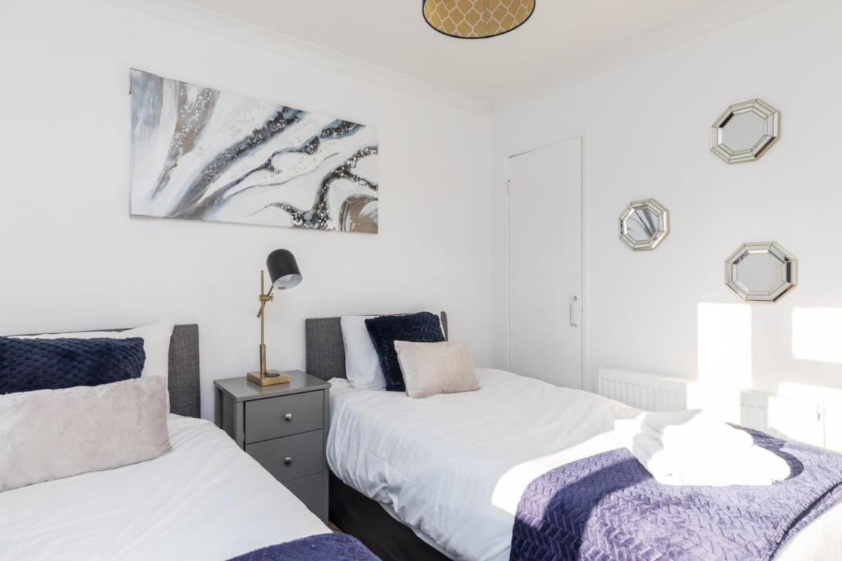 Вилла 19A The Broadwalk - Cozy 1Br In The Heart Of Crawley Near Gatwick Airport Great For Contractors And Flight Crew Students Экстерьер фото